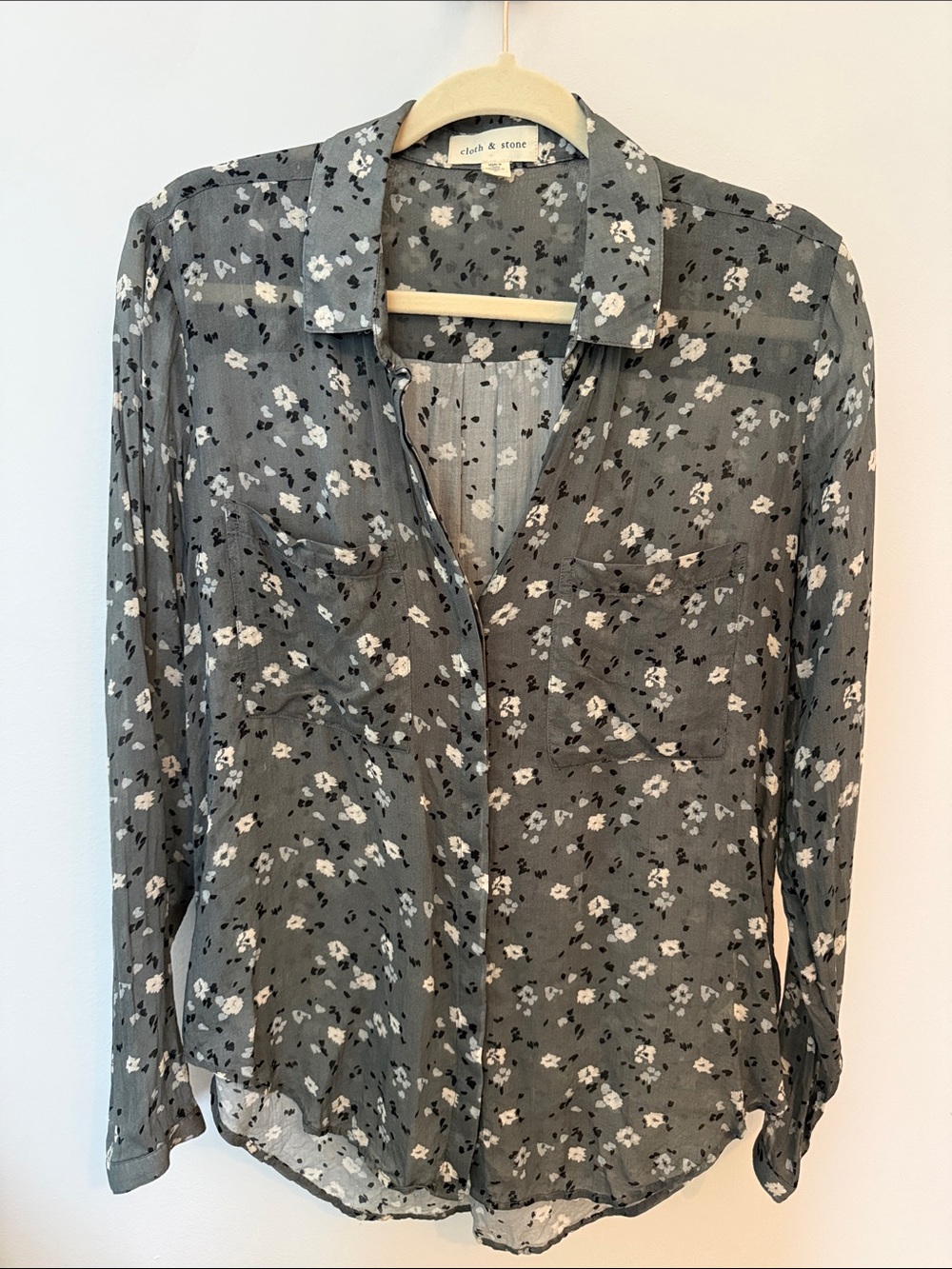 cloth & stone Gray, Cream & Black Floral Button-Down Blouse from Anthropologie S